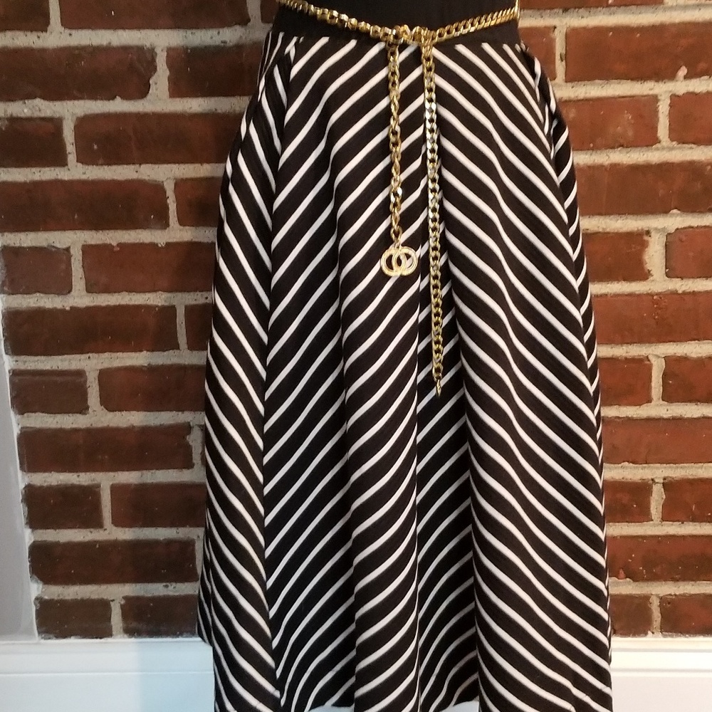 Navy/white Stripe skirt